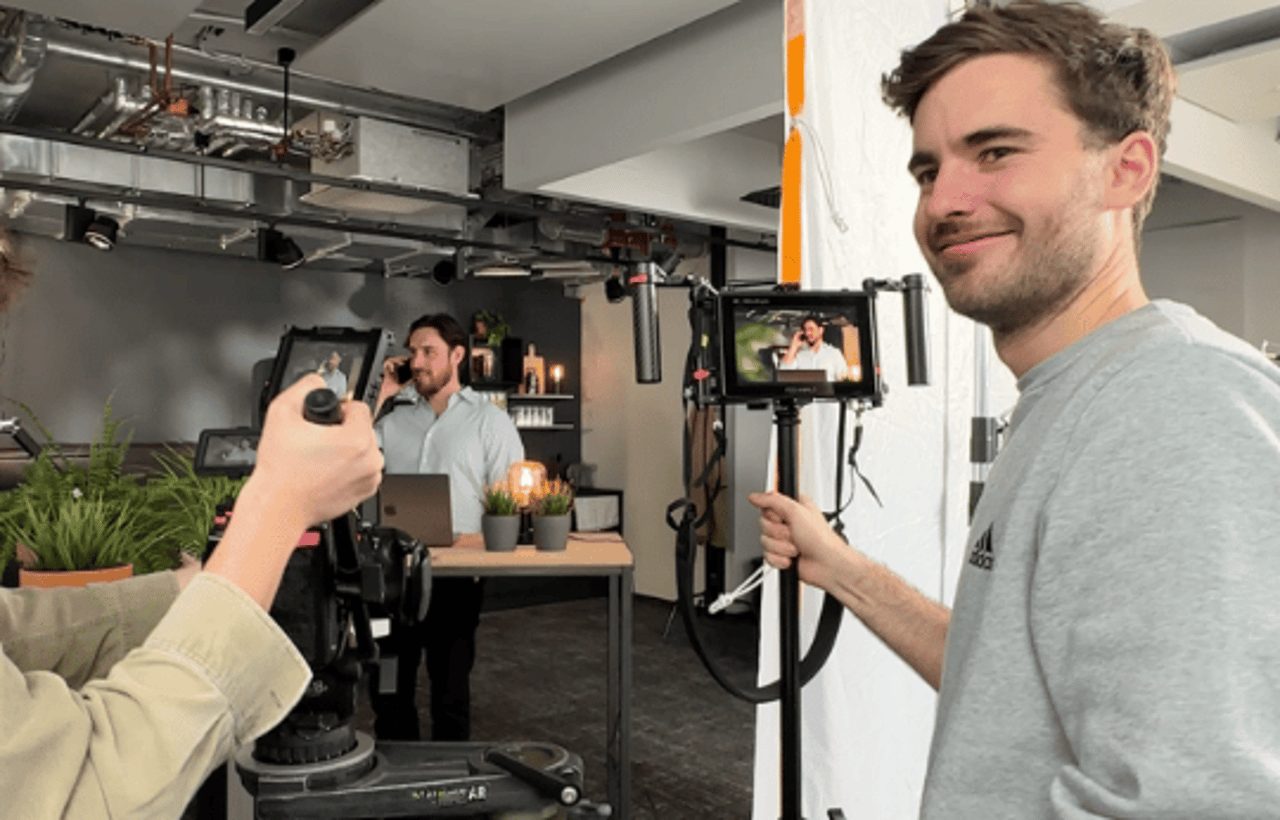 Kameramann mit Gimbal beim Dreh